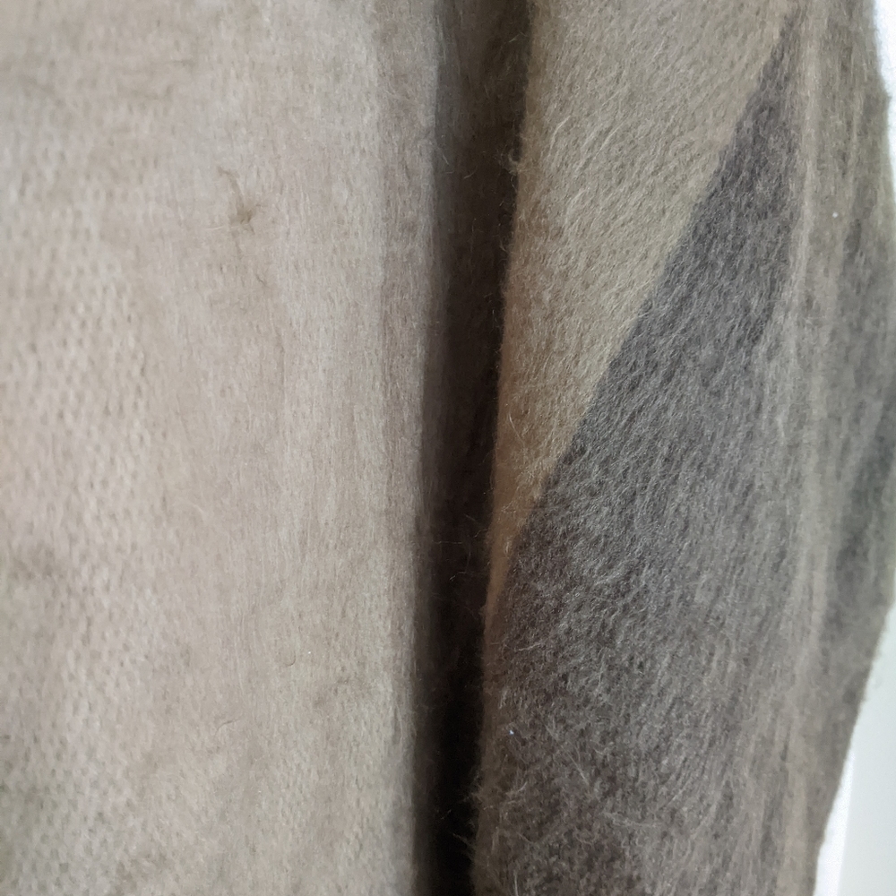 Alpaca Wrap Shawl throw - Picture 5 of 12